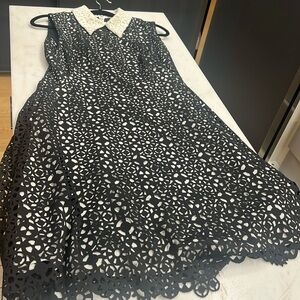 Gorgeous dress , black and white , beautiful pattern, very classy and elegant